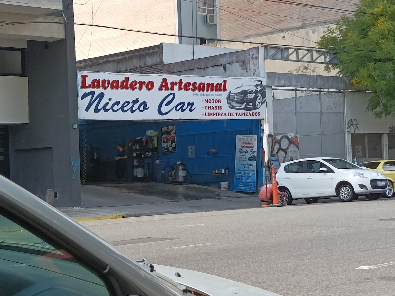 Detalle de pulido de carrocería